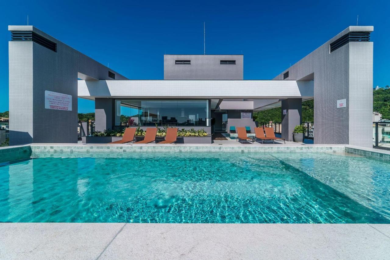 Adra 301 - Apartamento No Centro De Bombinhas - Rooftop Com Piscina E Academia - A Poucos Metros Da Praia - Zewnętrze zdjęcie